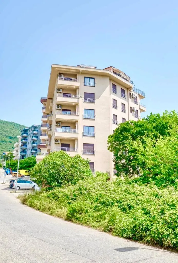Rent, one bedroom apartment, 55m², Bečići, Budva