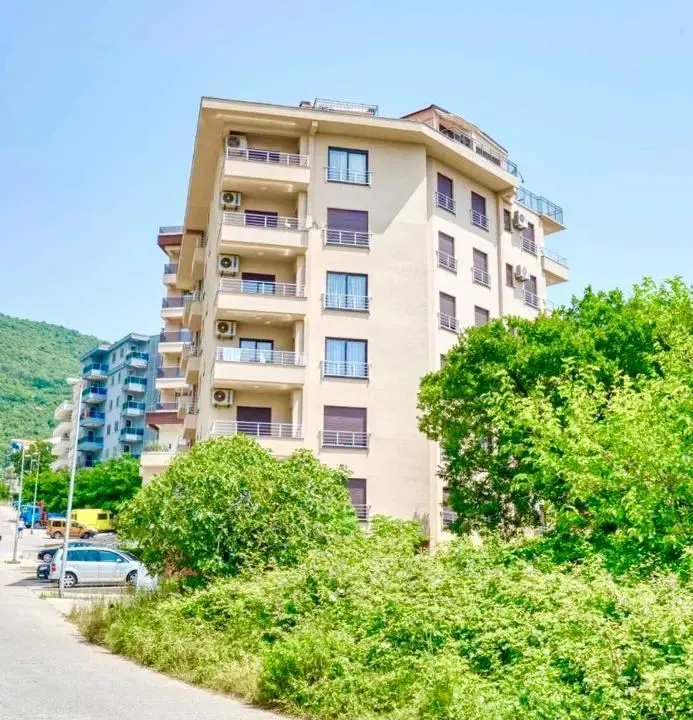 Rent, one bedroom apartment, 55m², Bečići, Budva