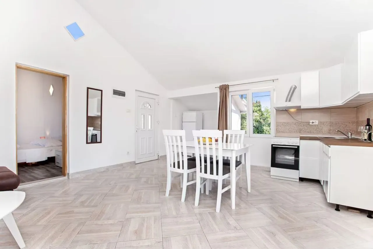 Rent, house, 110m², Tivat, Crna Gora