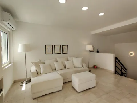 Sale, two bedroom apartment, 92m², Petrovac, Budva - image 2