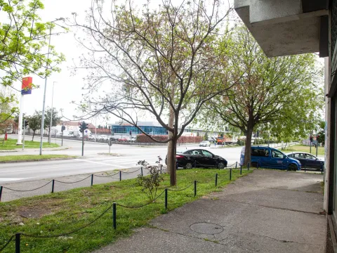 Izdavanje, poslovni prostor, 122m², Drpe Mandića, Podgorica - image 14