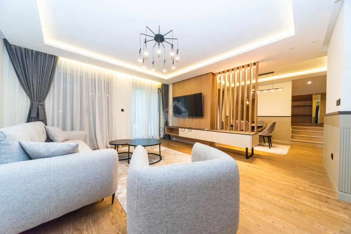 Izdavanje, kuća, 280m², Stari Aerodrom, Podgorica
