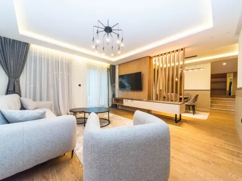 Izdavanje, kuća, 280m², Stari Aerodrom, Podgorica - image 9
