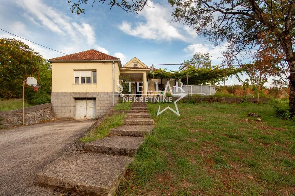 Izdavanje, kuća, 140m², Piperi, Podgorica