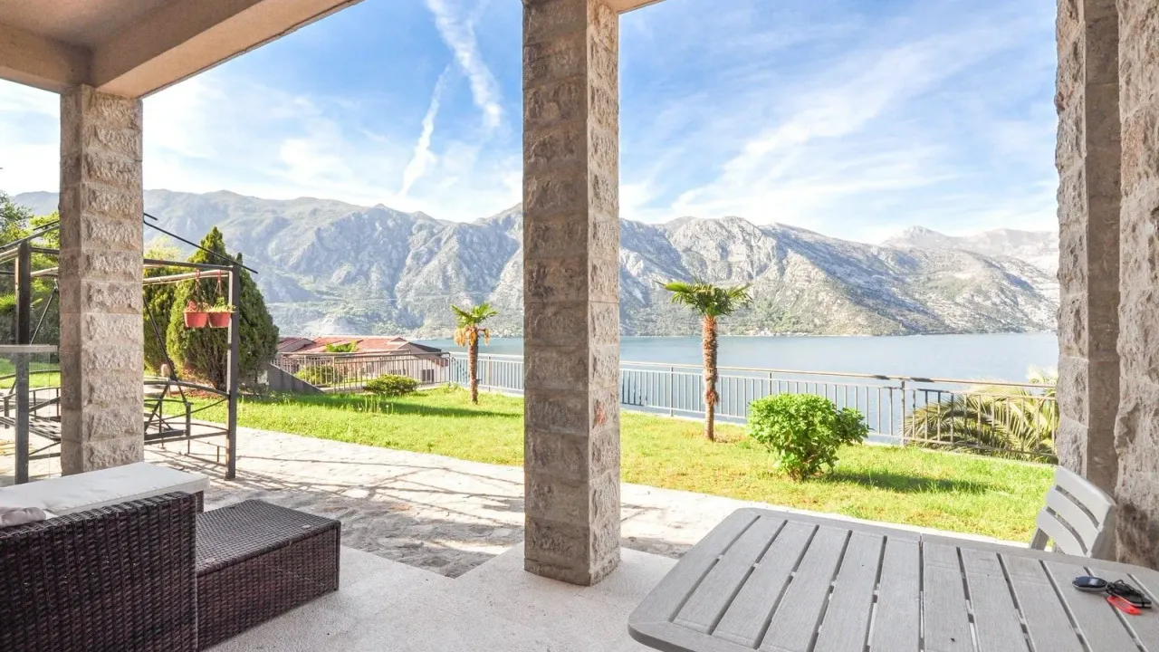 Prodaja, dvosoban stan, 68m², Kostanjica, Kotor