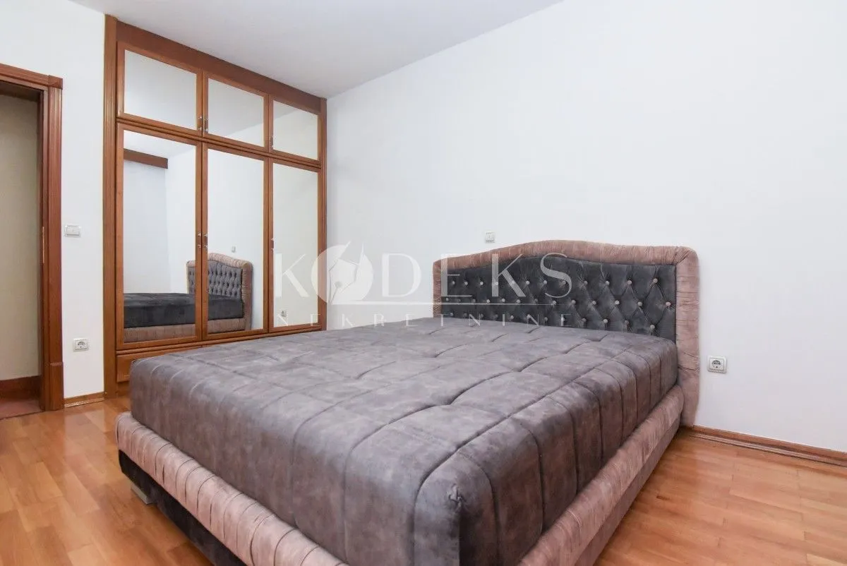 Izdavanje, dvosoban stan, 75m², Stara Varoš, Podgorica