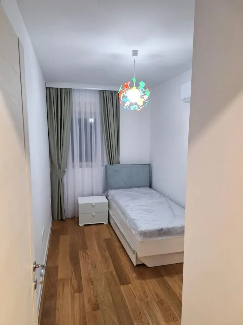 Izdavanje, trosoban stan, 94m², Central Point, Podgorica