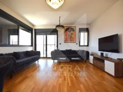 Izdavanje, trosoban stan, 130m², Dalmatinska ulica, Podgorica