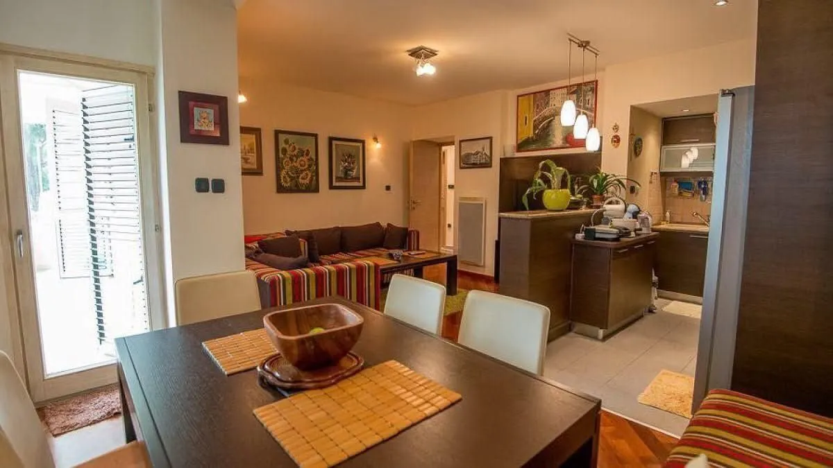 Prodaja, dvosoban stan, 70m², Centar, Tivat