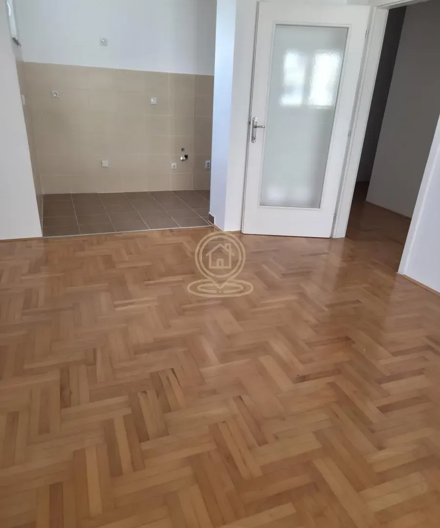 Prodaja, trosoban stan, 79m², Medijana, Niš