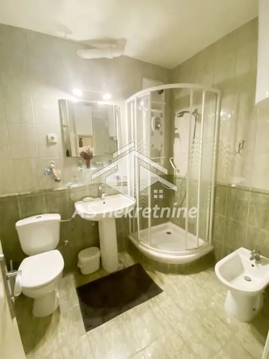 Izdavanje, četvorosoban stan, 120m², Voždovačka Crkva, Voždovac Sve Podlokacije