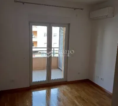 Rent, two bedroom apartment, 74m², City Kvart, Podgorica - image 2