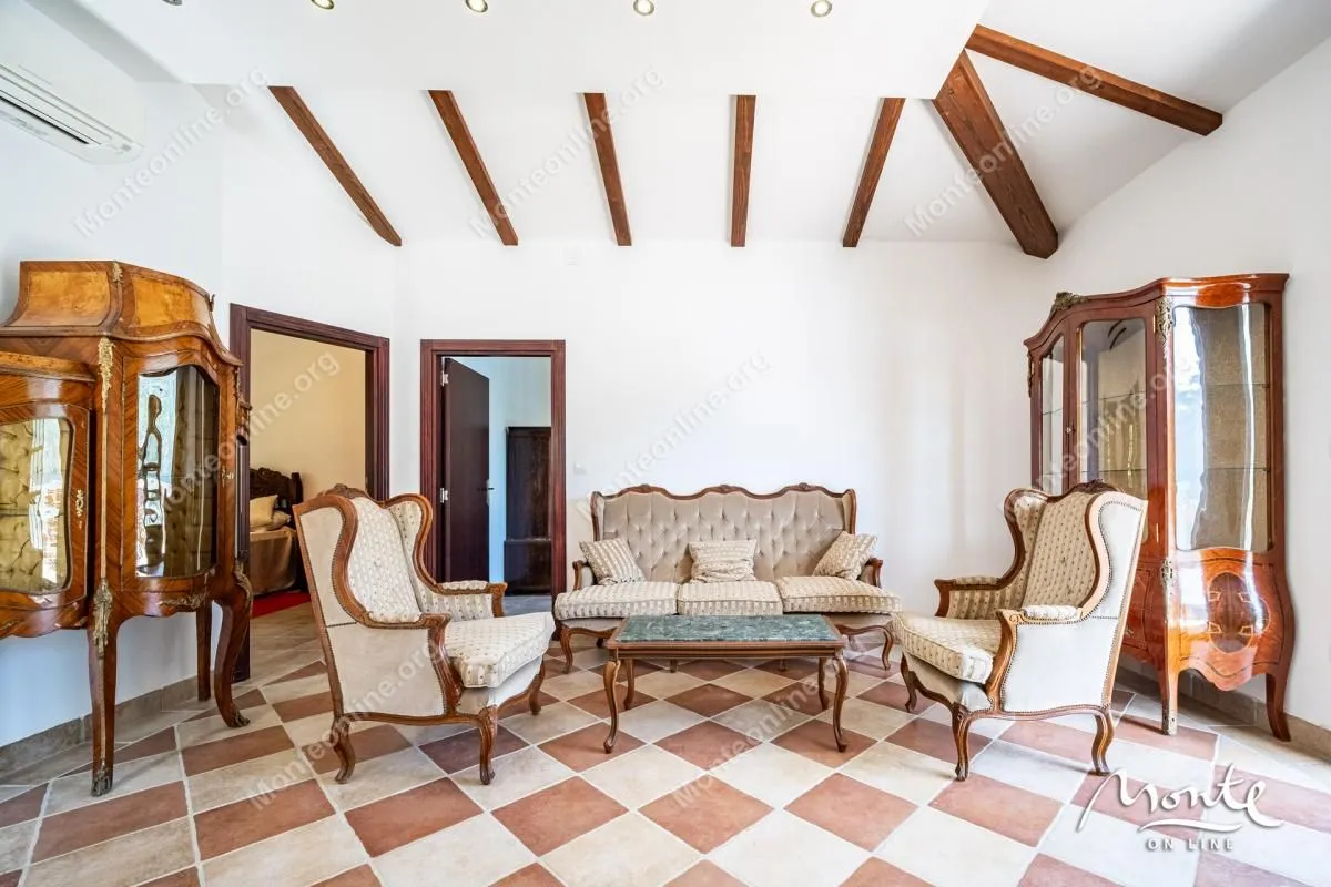 Prodaja, dvosoban stan, 92m², Kostanjica, Kotor
