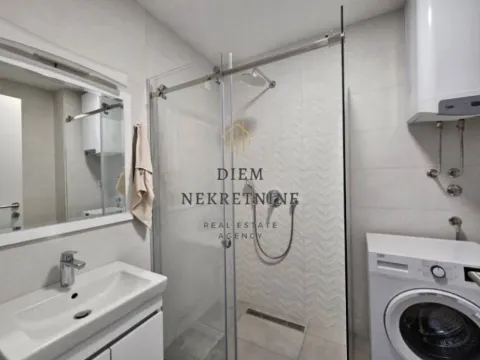 Izdavanje, garsonjera, 34m², Soho City, Bar - image 4