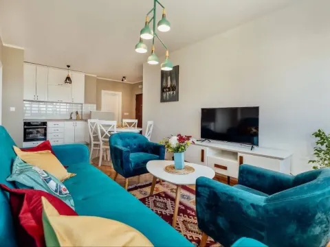 Izdavanje, dvosoban stan, 70m², Centar, Tivat - image 3
