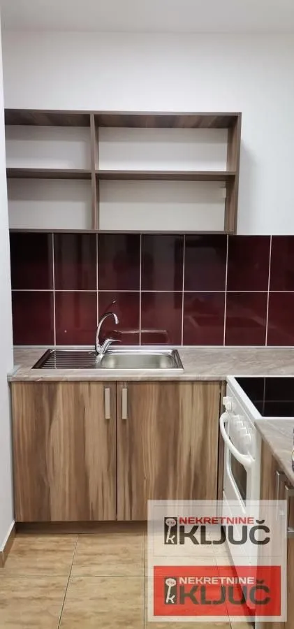 Izdavanje, dvosoban stan, 37m², Bulevar Oslobodjenja, Novi Sad Sve Podlokacije