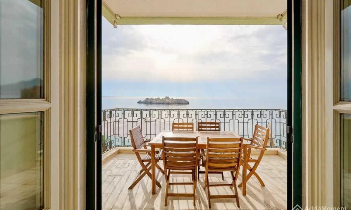 Sale, four bedroom apartment, 131m², Sveti Stefan, Budva