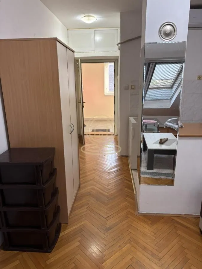 Izdavanje, garsonjera, 26m², Centar, Novi Sad