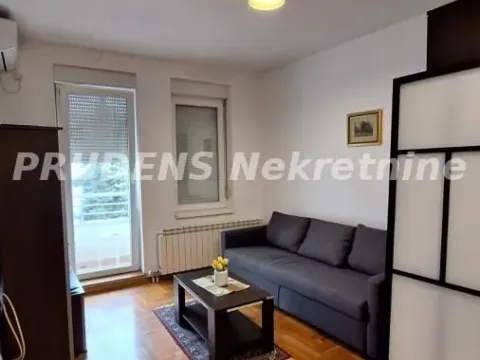 Stan in Zvezdara Sve Podlokacije