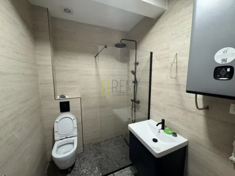 Izdavanje, trosoban stan, 82m², Vezirov Most, Podgorica - image 9