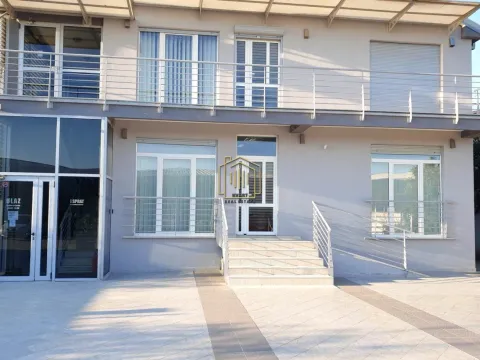 Izdavanje, poslovni prostor, 86m², Gornja Gorica, Podgorica - image 2