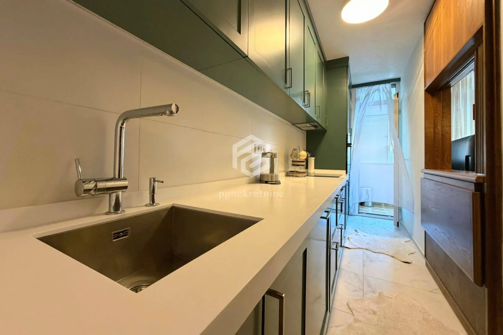 Izdavanje, dvosoban stan, 74m², Preko Morače, Podgorica