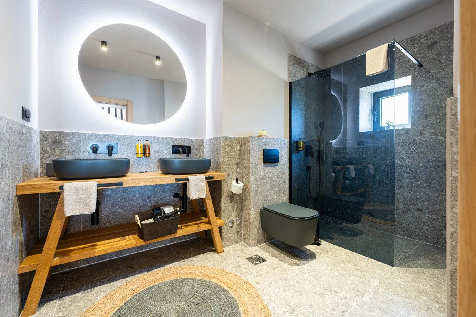 Daily-rent, house, 374m², Reževići, Budva
