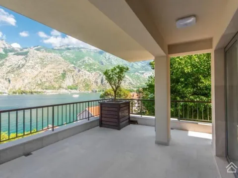 Sale, two bedroom apartment, 160m², Prčanj, Kotor