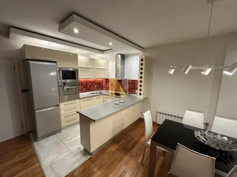 Izdavanje, kuća, 250m², Lipov gaj, Novi Sad Sve Podlokacije - image 9