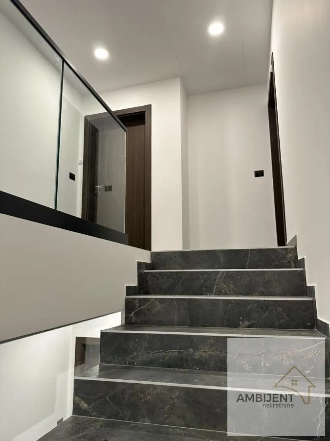 Prodaja, dvosoban stan, 44m², Ledine, Beograd
