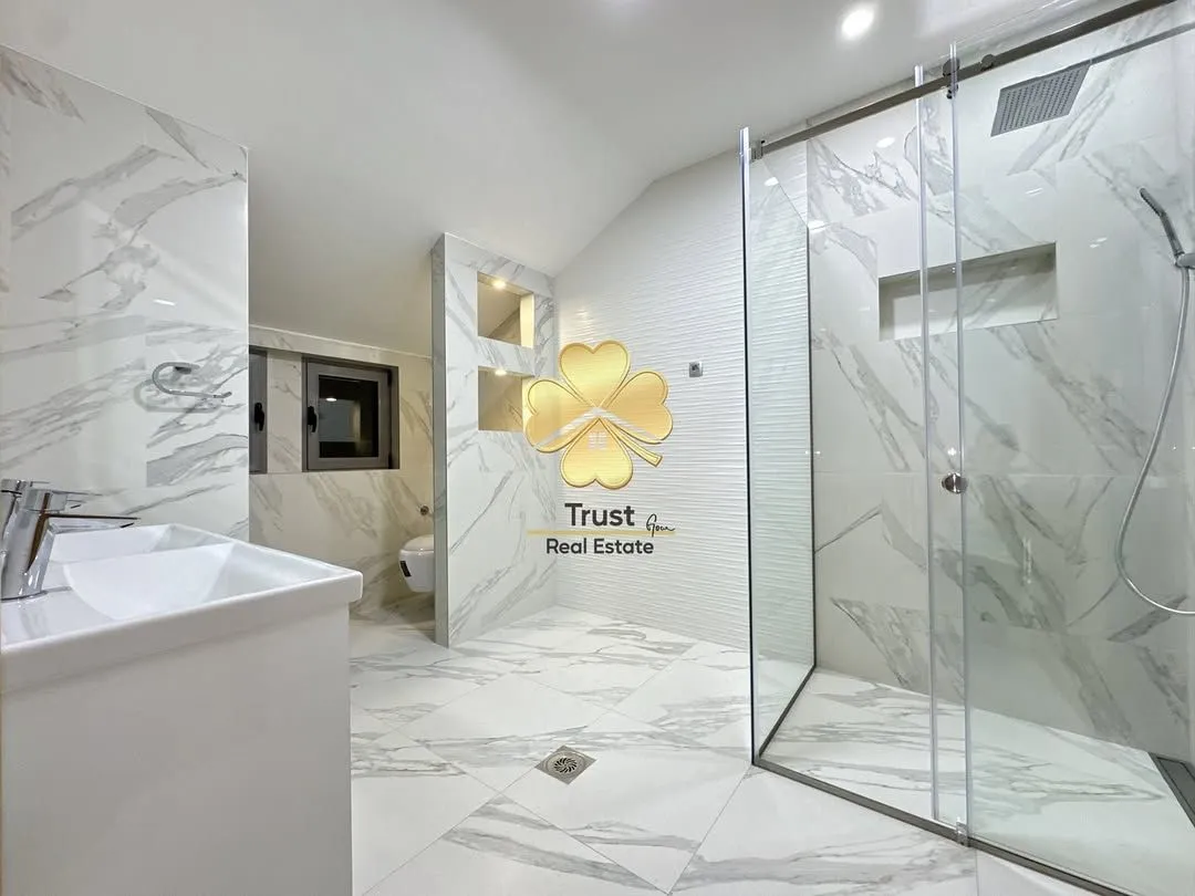 Prodaja, kuća, 320m², Zlatica, Podgorica