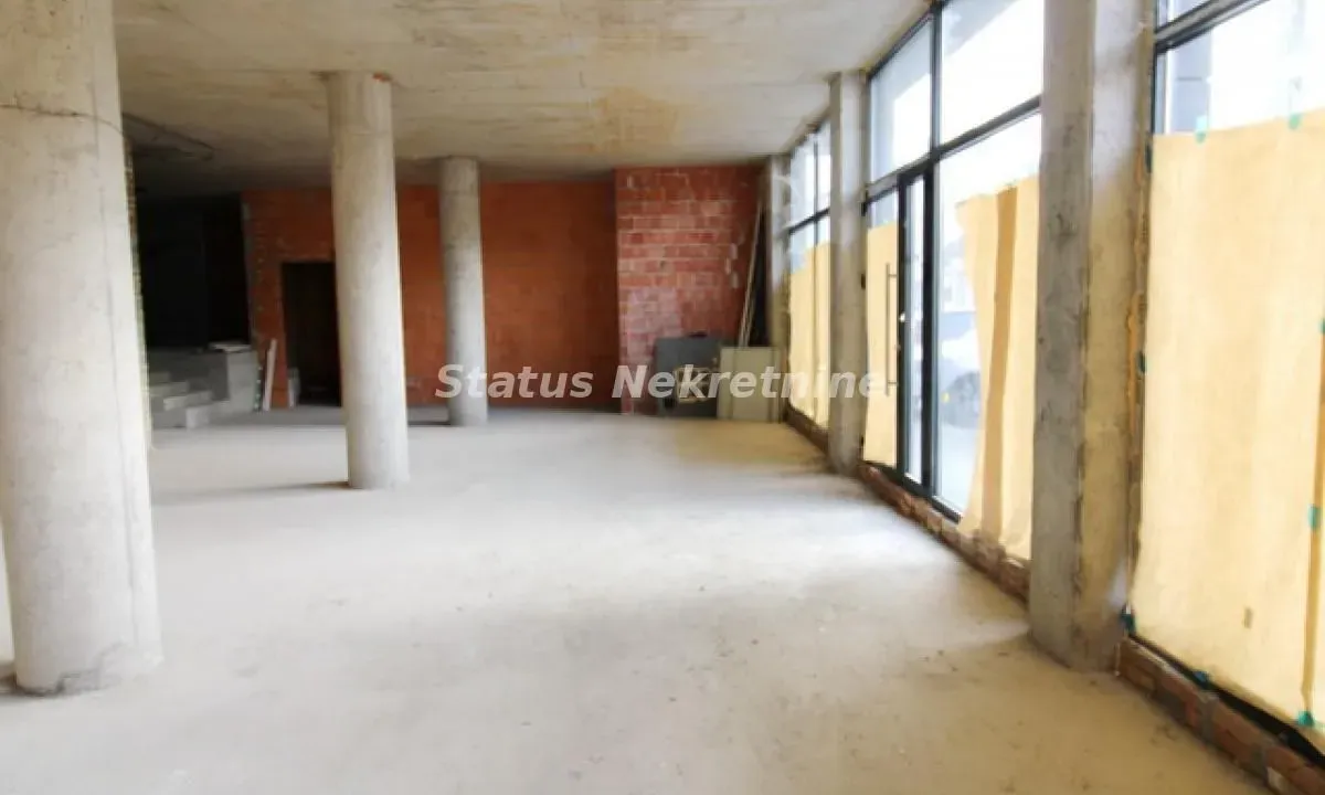Prodaja, poslovni prostor, 320m², Salajka, Novi Sad Sve Podlokacije