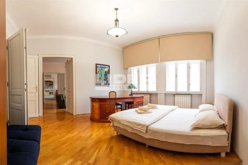 Izdavanje, četvorosoban stan, 160m², Stari Grad, Beograd
