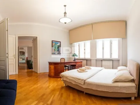 Izdavanje, četvorosoban stan, 160m², Stari Grad, Beograd - image 20