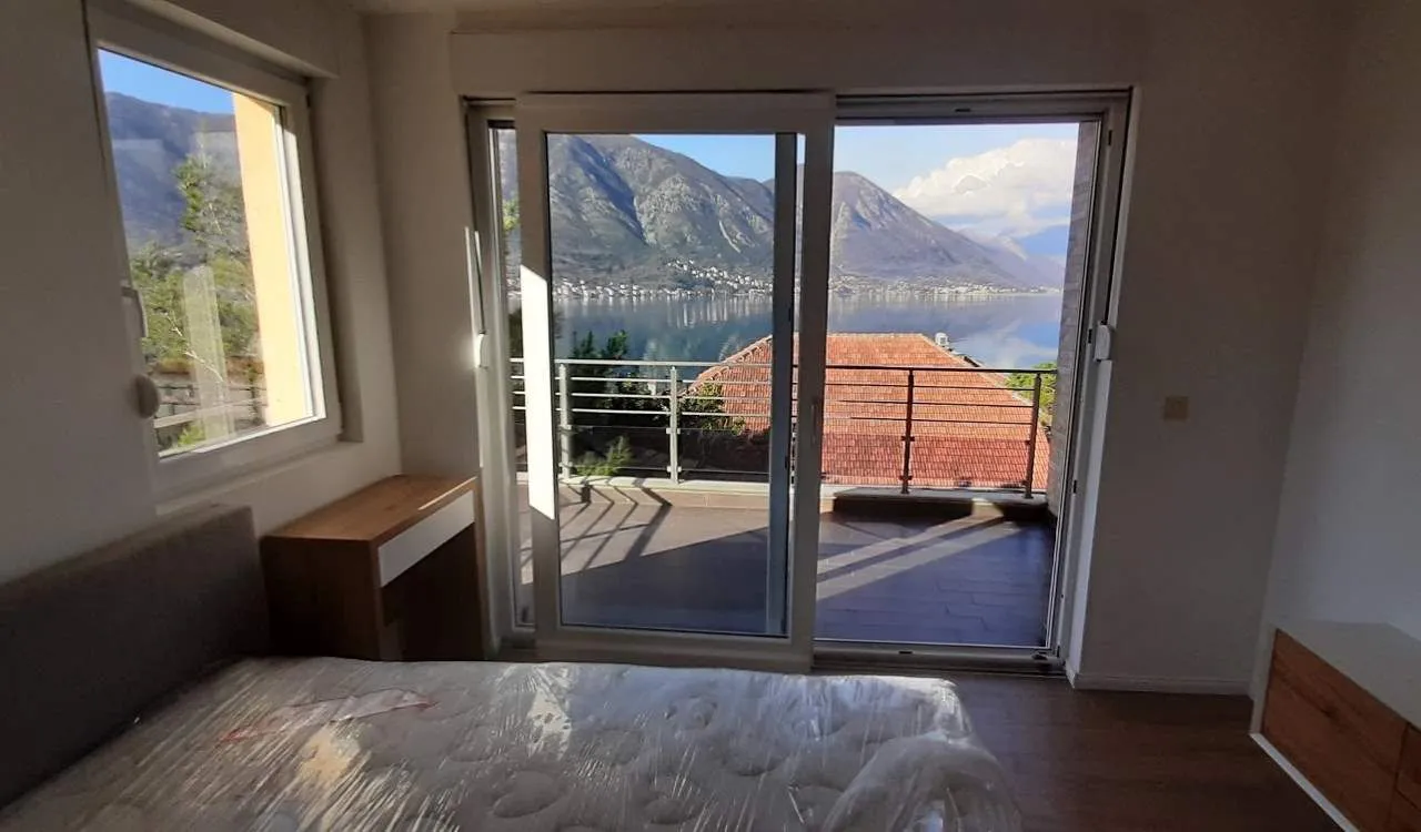 Prodaja, četvorosoban stan, 171m², Dobrota, Kotor