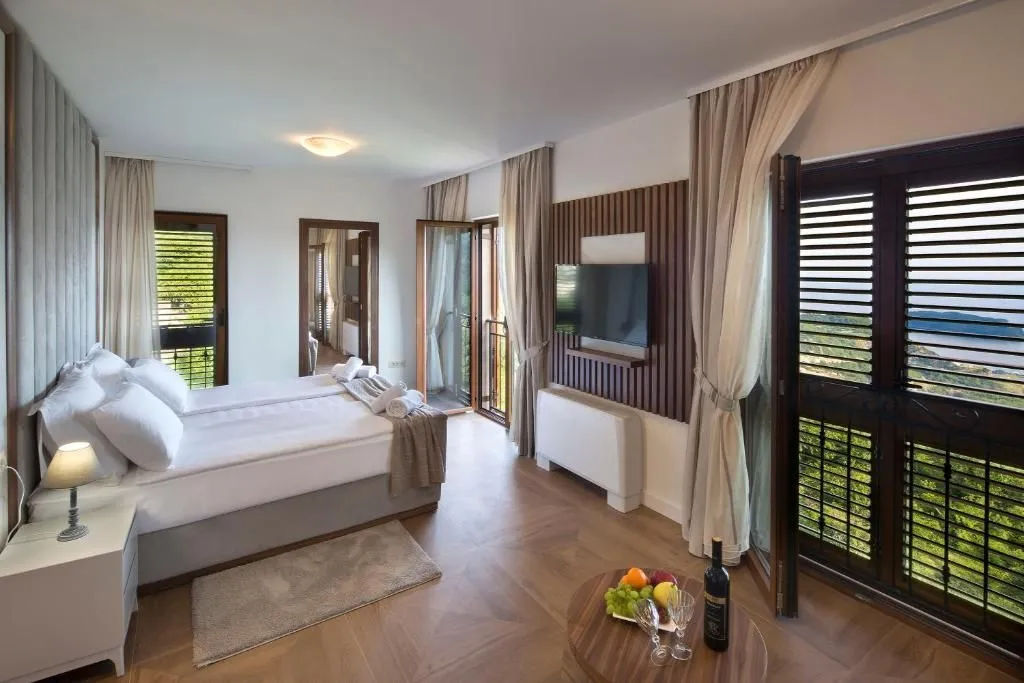 Sale, house, 320m², Lapčići, Budva