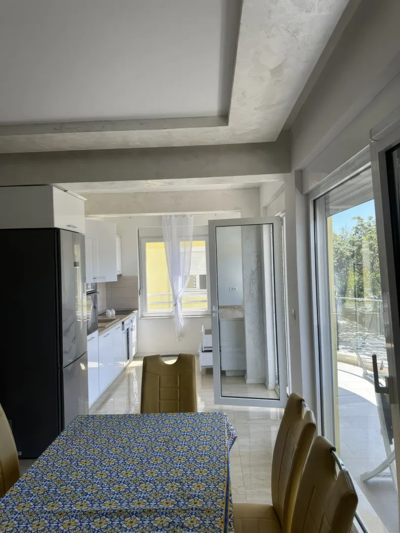 Izdavanje, dvosoban stan, 80m², Kumbor, Herceg Novi