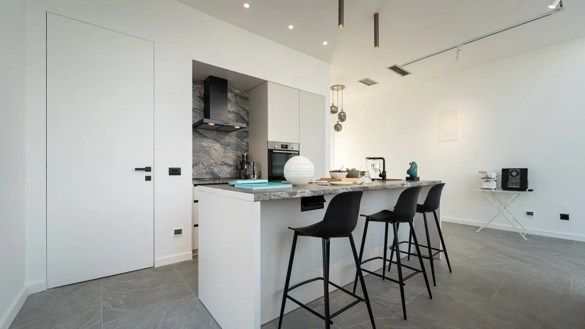Rent, one bedroom apartment, 68m², Krašići, Tivat