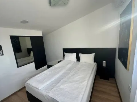 Izdavanje, trosoban stan, 57m², Senjak, Beograd - image 8