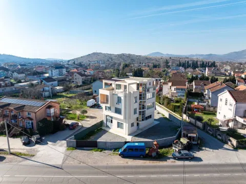 Rent, one bedroom apartment, 600m², Gornja Gorica, Podgorica - image 2