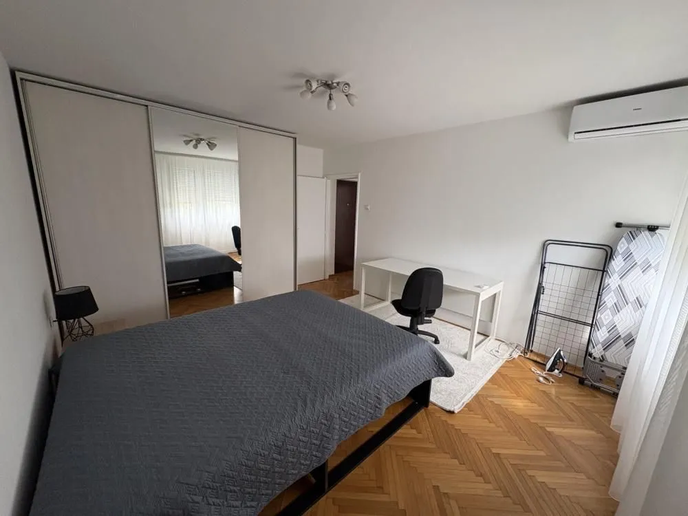 Izdavanje, trosoban stan, 70m², Novi Beograd Blok 1 Fontana, Novi Beograd Sve Podlokacije