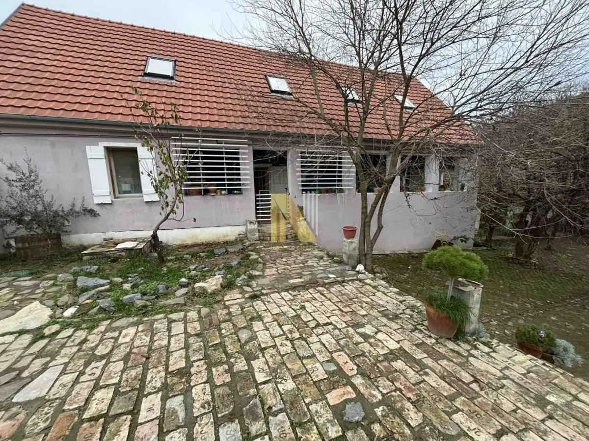 Sale, house, 130m², Bukovački plato, Petrovaradin