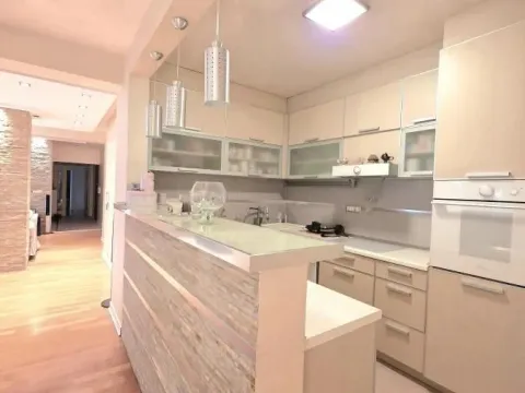 Prodaja, stan, 140m², Voždovac Sve Podlokacije, Beograd - image 9