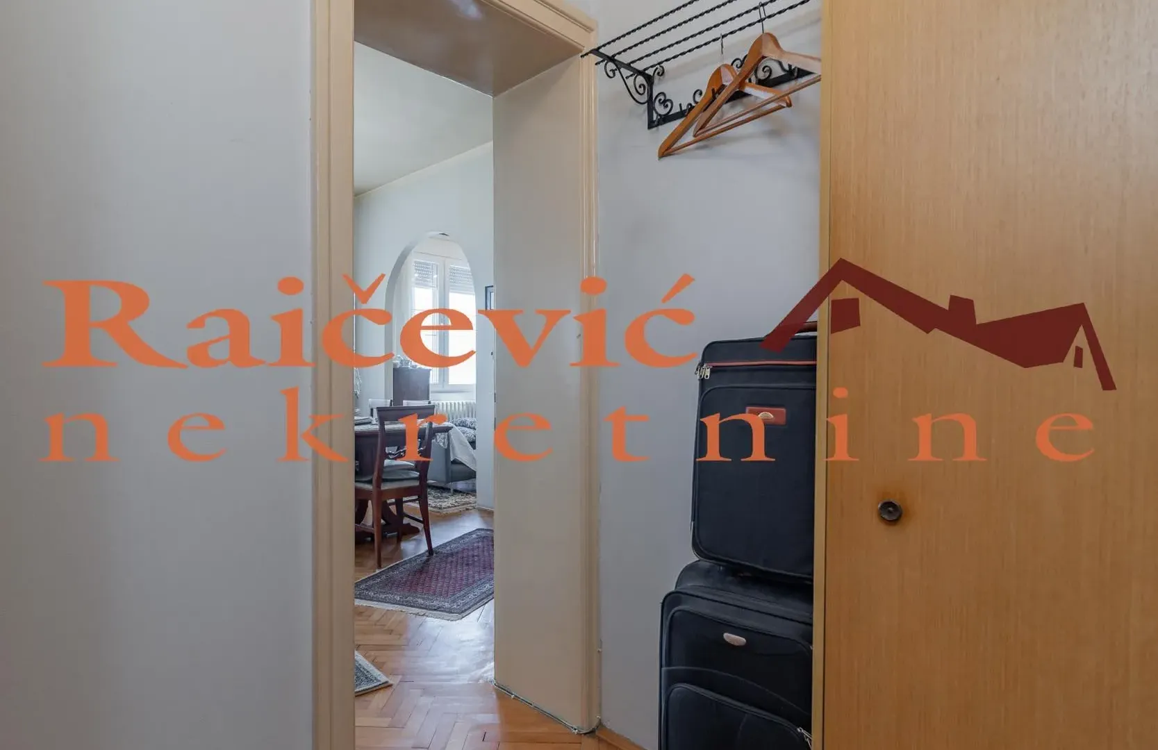 Prodaja, četvorosoban stan, 113m², Centar, Stara Pazova