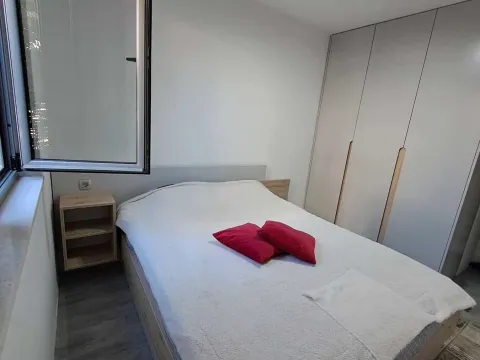 Rent, one bedroom apartment, 40m², Bečići, Budva - image 10