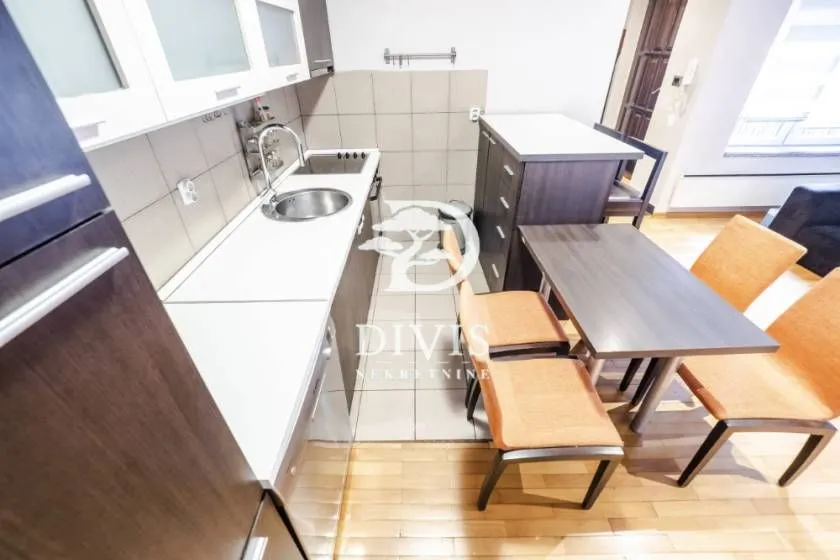 Prodaja, trosoban stan, 68m², Sarajevska, Beograd