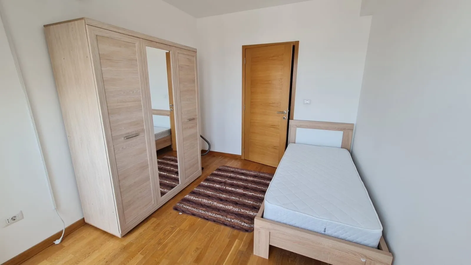 Izdavanje, dvosoban stan, 68m², City Kvart, Podgorica