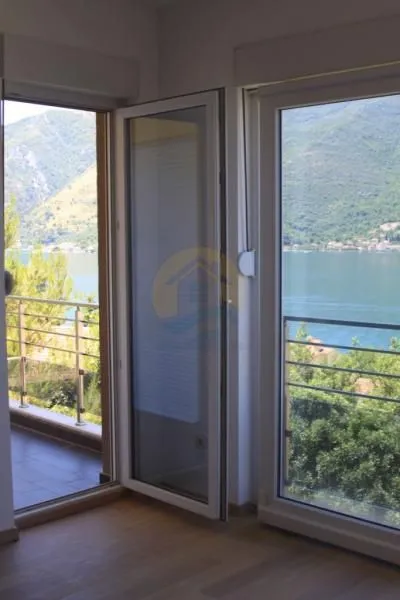 Sale, two bedroom apartment, 108m², Dobrota, Kotor