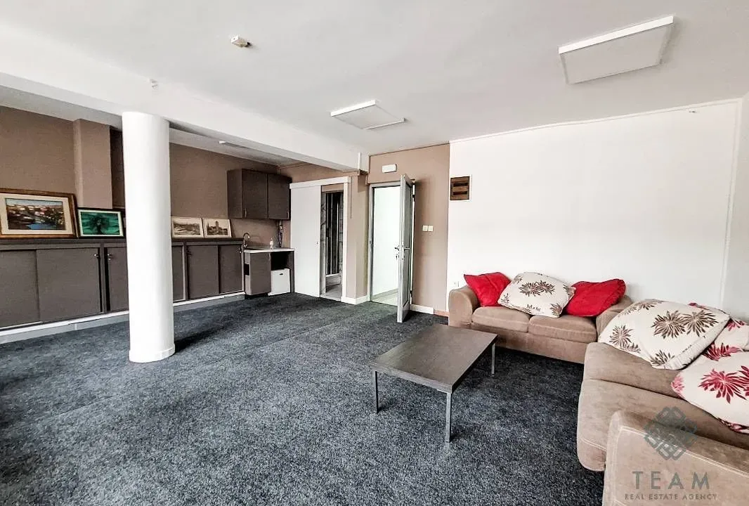 Izdavanje, poslovni prostor, 1000m², Centar, Podgorica