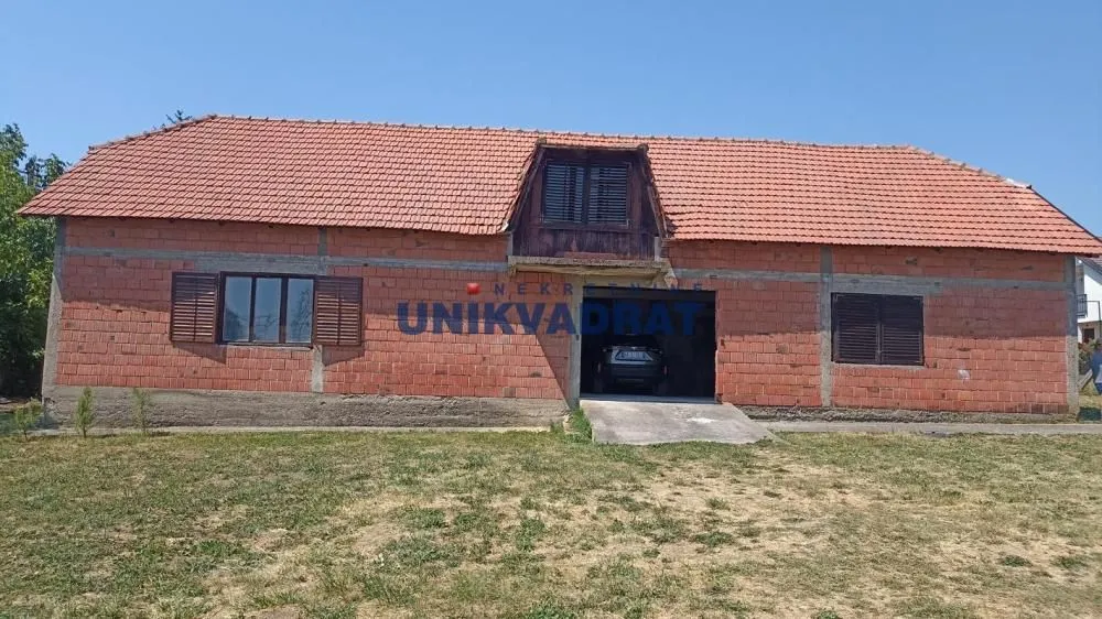Prodaja, kuća, 280m², Centar, Topola